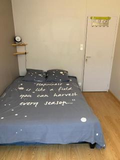 Une chambre calme dans mon appartement avec vue - 1