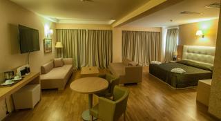 Arty Grand Hotel - 3