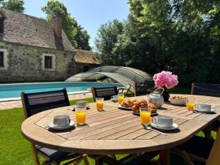 Gîte de la Mare Ronde - Maison de Groupe 3 à 19 Personnes - Piscine Privée - 0