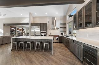 200 Caravelle Drive : 3 - 2