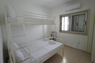 Modern 2BR Apartment with Balcony & WiFi, Paralimni - 9