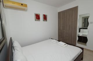Modern 2BR Apartment with Balcony & WiFi, Paralimni - 4
