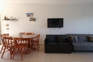 Modern 2BR Apartment with Balcony & WiFi, Paralimni - 3