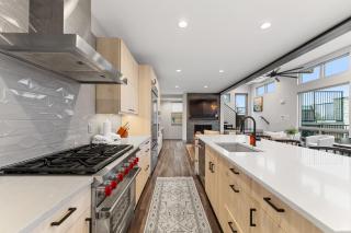 164 Caravelle Drive : 3 - 2