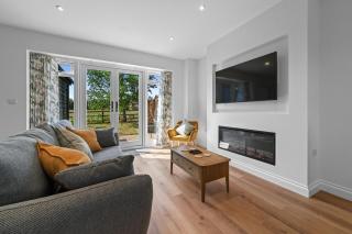 Partridge Rest with Hot Tub, Gestingthorpe - 6