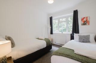 Spacious 4-Bed Home with Free Parking - 3