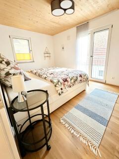 DIMA Apartments Cozy Lakeside Stay - 4