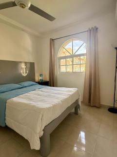 Bright Condo, Walk to Beach, Shops, Dining - 9