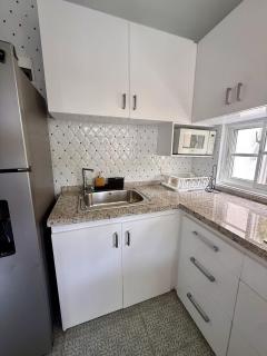 Bright Condo, Walk to Beach, Shops, Dining - 4