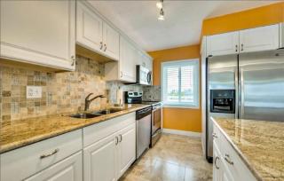 Two Bedroom Gulf Front Residence with Water Views - 4