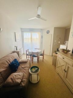 Quiet apartment with marina view - 9