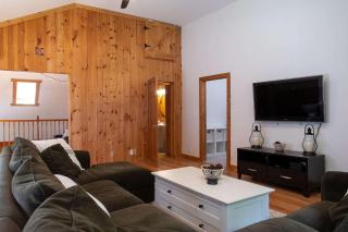 Lakes & Leisure! Spacious Berkshire Getaway - 3