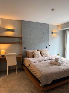Stylish Loft Apartment Near Fishermans Village - 0