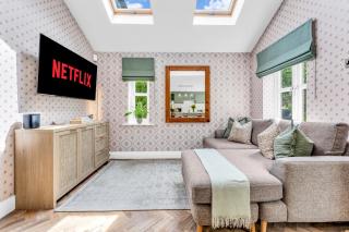 Stylish Country Retreat - HotTub, Fire Pit, Games Barn - 7