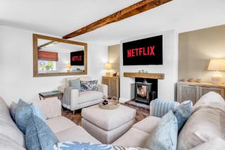 Stylish Country Retreat - HotTub, Fire Pit, Games Barn - 9