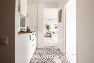 Sunny and Stylish Apt w AC -Trini by Palmera - 2