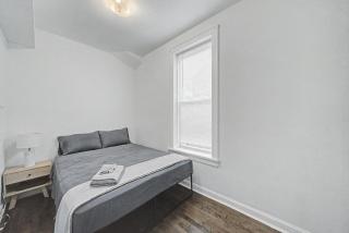 Cozy Pilsen 2BR Apartment - 5