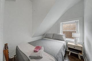 Cozy Pilsen 2BR Apartment - 4