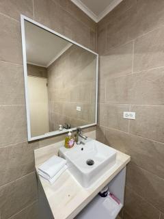 Puerta del Sol#6-Studio near airport with shared pool sleeps 4 - 7