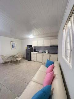 Puerta del Sol#6-Studio near airport with shared pool sleeps 4 - 5