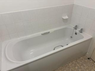 Hydrotherapy Spa Pool & Double Bed Part Private & Part shared lived-in home - 4