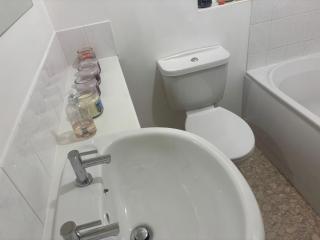 Hydrotherapy Spa Pool & Double Bed Part Private & Part shared lived-in home - 1