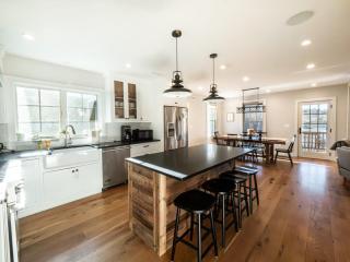 Sunsets On Blue Hill, Newly Renovated Farmhouse - 3
