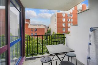 Spacieux T4 avec balcon - accès direct RER A - 2
