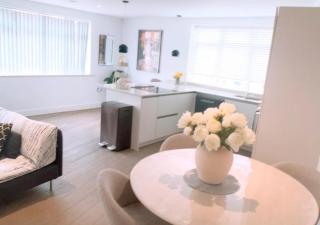 Spacious LuxurFFF central Bournemouth Free Parking - 3