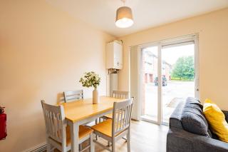 Limerick City 4 Bed Apartment - Perfect for 5 Guests - 3