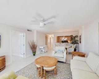 Two Bedroom Beachfront Residence with Modern Finishes - 6