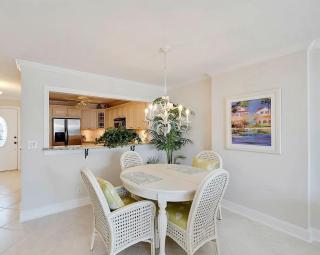 Two Bedroom Beachfront Residence with Modern Finishes - 2