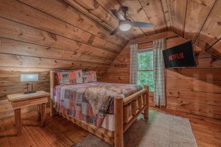 Hot Tub & Arcade Cabin Near Cades Cove - 1