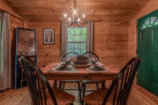 Hot Tub & Arcade Cabin Near Cades Cove - 8