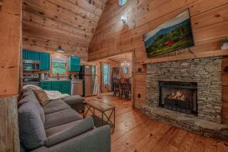 Hot Tub & Arcade Cabin Near Cades Cove - 9
