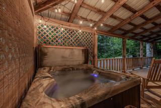Smokies Cabin with Hot Tub and Arcade Games - 9