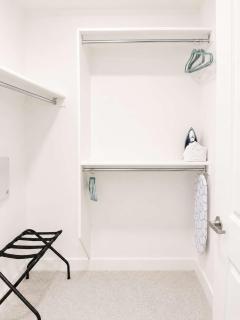 Stylish 3BR 2BT Retreat with Parking Near Temple Sq - 1