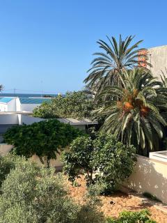 Relaxing Beach Retreat with Sea View - 9