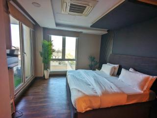 Supreme Deluxe One Bed Family Apartment in Goldcrest Mall and Residency Phase 4 DHA - 6