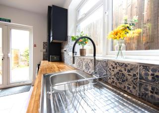 Spacious 4BR House Near Elizabeth Line & O2 - 3