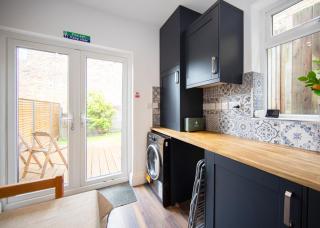 Spacious 4BR House Near Elizabeth Line & O2 - 1