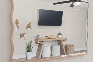 Coastal Bungalow- 5 Minutes to the port! - 2