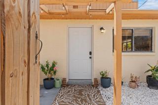 Coastal Bungalow- 5 Minutes to the port! - 7