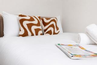 Modern 4BR Contractor Stay in Darlington - 5