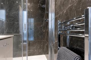 Modern 4BR Contractor Stay in Darlington - 1