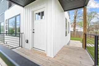 Renovated 2BR Home Near Dwntn & APSU - 8