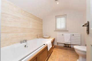 Hot Tub Free Parking 5 Bedroom Large Space - 4