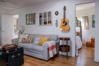 Hay Bay Hytte - Waterfront Cottage - 1