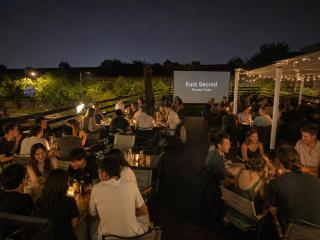East Sacred Hotel 丨2mins walk to Metro丨 Near the Forbidden Square in the Historic Center丨Rooftop Movies Drinks & Terrace Lounge丨Free laundry tourism service - 7