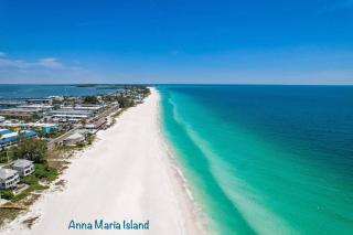 Modern Coastal Retreat Near Beaches, IMG Academy - 9